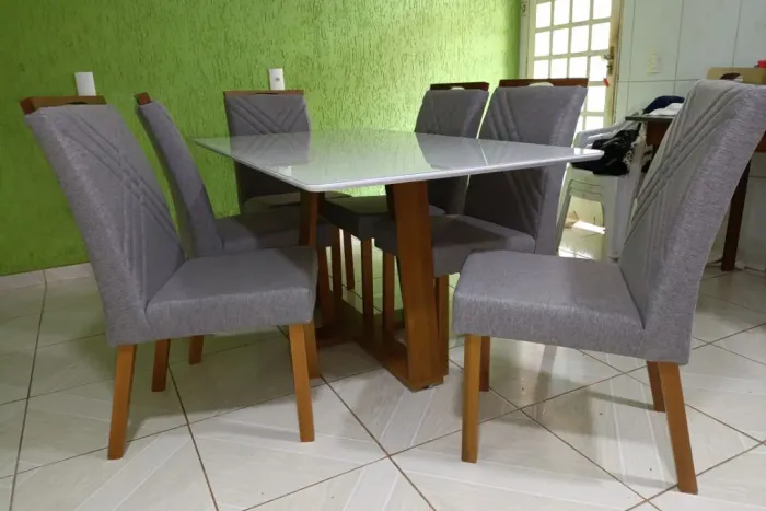 Mesa de jantar 160x90 com tampo de vidro Lara