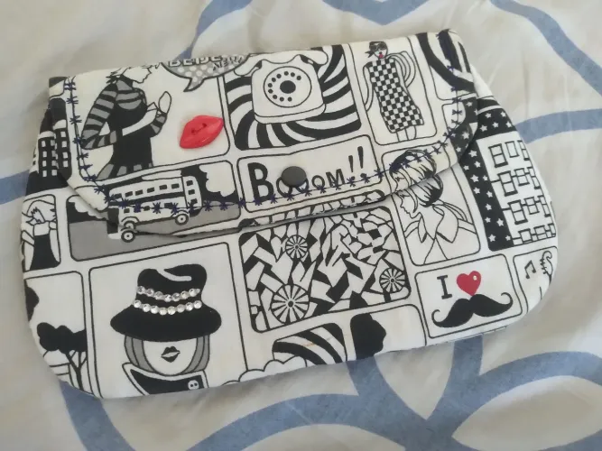 Necessaire Preta e Branca Estampada HQ