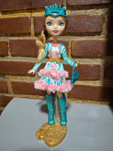 Boneca Ever After High - Ashlynn Ella Epic Winter