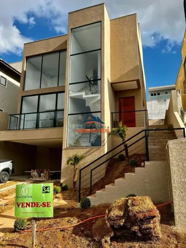 Casa em Condomínio de Luxo à Venda em Cotia-SP, Residencial dos Lagos: 3 Quartos, 3 Suítes