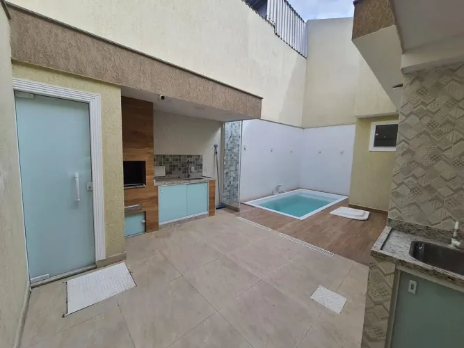 Casa Térrea Independente 2 Quartos (Suíte), 2 Vagas, Piscina e Área de Lazer Ac Carta