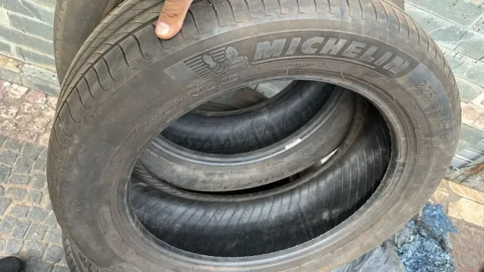 Pneu 225/55/18Michelin 87% vida útil