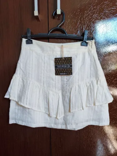 Saia branca laise rendada Babados