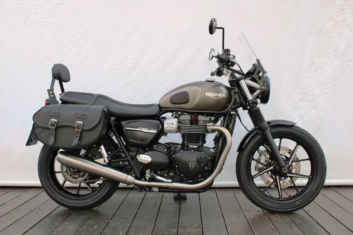 TRIUMPH STREET TWIN