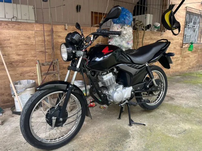 Apenas venda ! Moto toda restaurada , só pegar e usar .