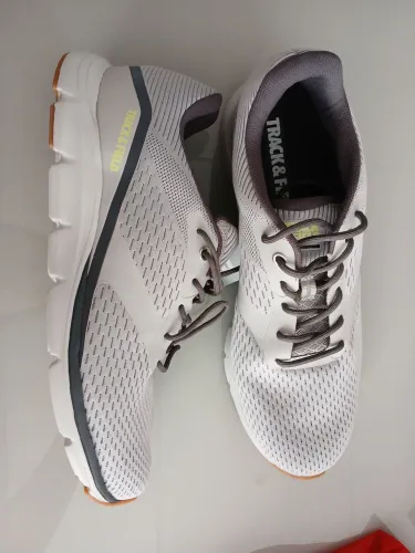 Tênis Track e Field novo