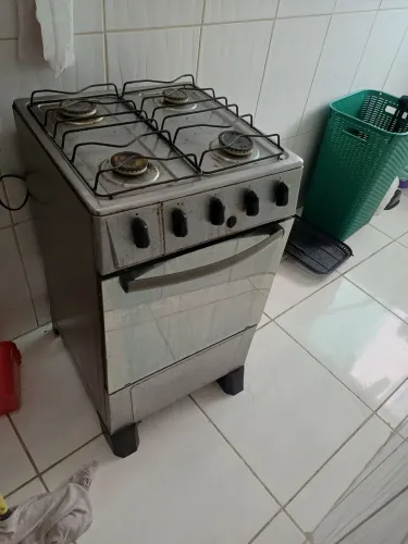 Fogão 4 bocas em bom estado
