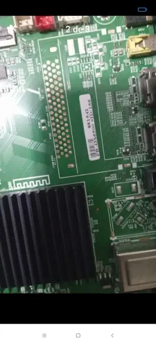 kit com duas placas principais TCL 43s6500 apresentando loop infinito