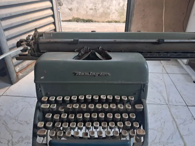 Máquina de escrever antiga 