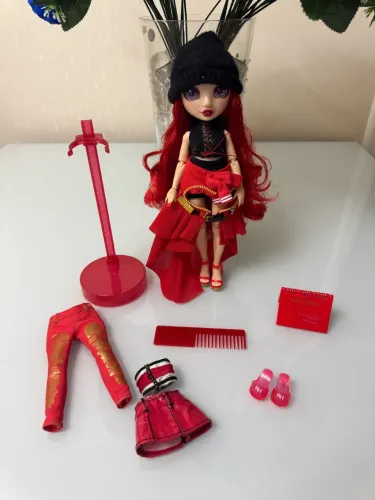 Rainbow High Ruby Fantastic Fashion