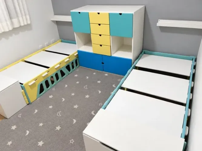 Quarto infantil completo 2 camas, 1 cômoda, 2 baús, tapete e cortina.