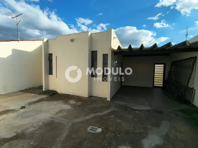 Casa residencial disponível para locação no bairro Carajás.