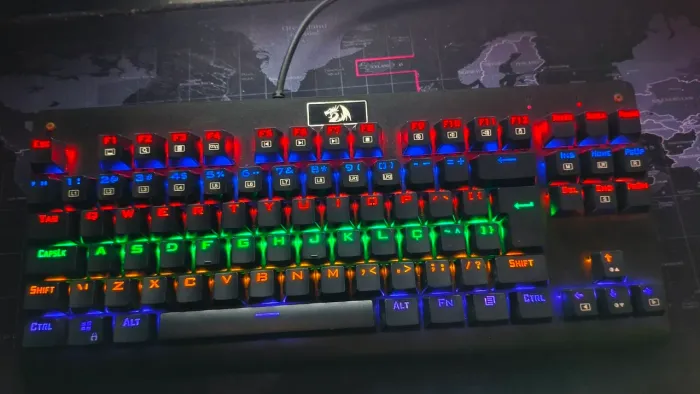 Teclado Mecânico Gamer Redragon Dark Avenger K568 Rainbow, Switch Blue(Azul), ABNT2, Black