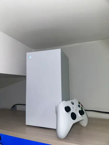 Xbox series X - 1TB c/ controle (negociação)