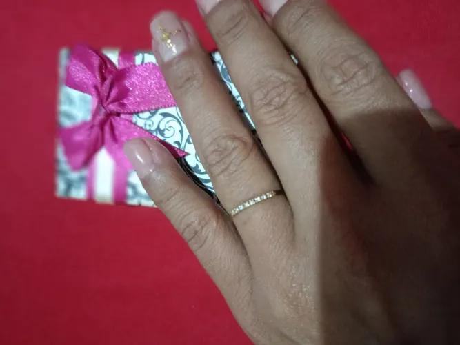 Lindo anel de compromisso em ouro 18k