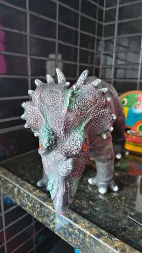 Dinossauro de borracha