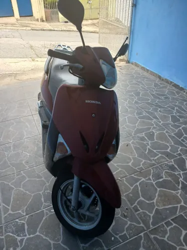 Moto em perfeitas condições 