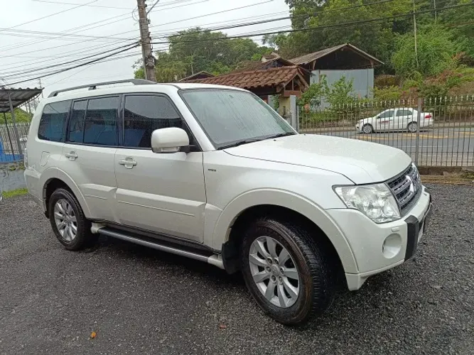 Mitsubishi Pajero HPE Full 3.2 4X4 T.i.dies. 5P AUT 2011