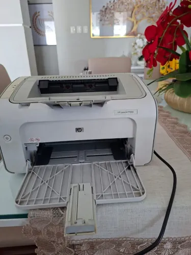 IMPRESSORA HP LaserJet P1005 (preto e bran