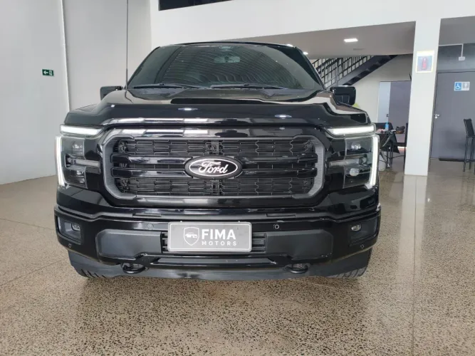 Ford F-150 Lariat Black 4X4 5.0 V8 2025