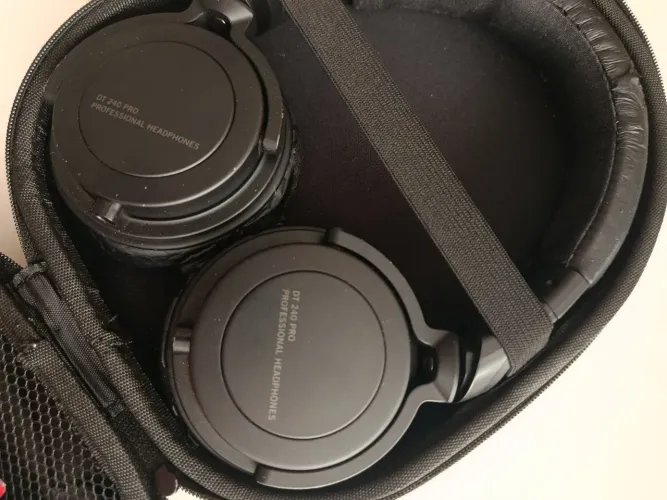 Fone beyerdynamic dt 240 pro + case