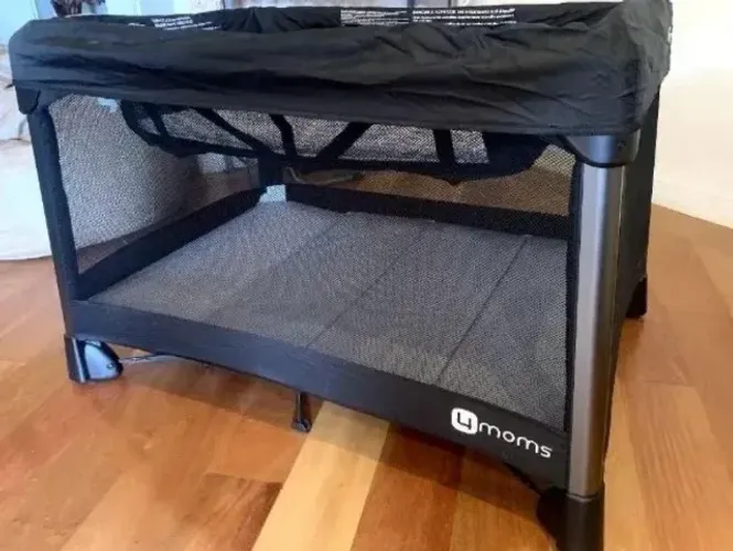 Berço 4moms Breeze - Pouquíssimo Uso, Fácil de Montar