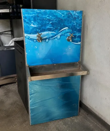 Bebedouro inox 50L semi novo