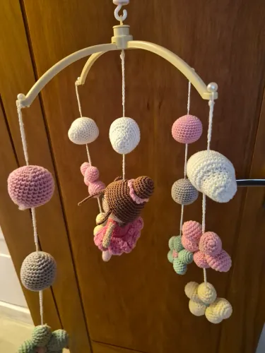 Mobile para berço musical em croche amigurumi