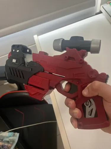 Arma de brinquedo rara com muitas modificações e adaptações 
