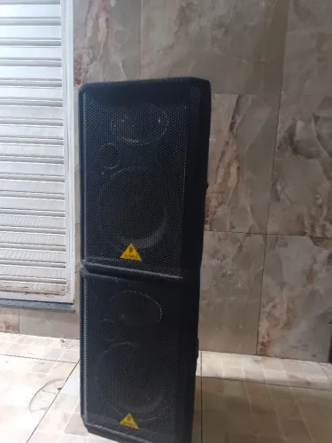 Par de Caixas Acústicas Behringer Eurolive VS1220l (Passivas)