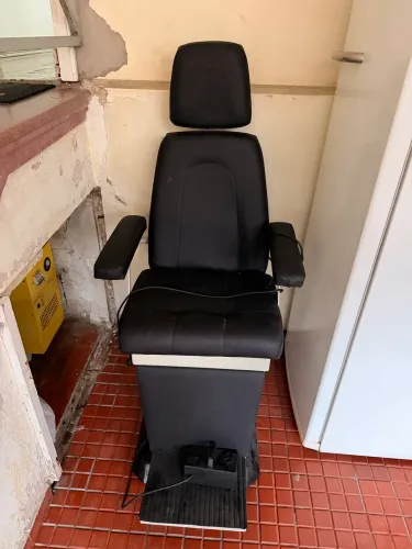 Cadeira para ORL ou oftalmo ou barbeiro