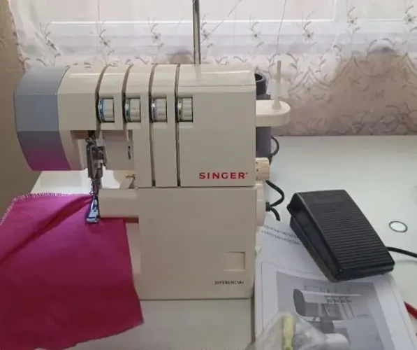 Máquina de costura Singer Ultraloc