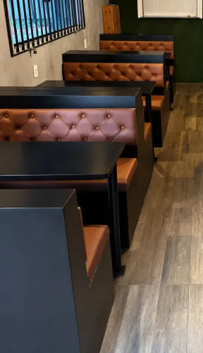 Conjunto de mesa + bancos