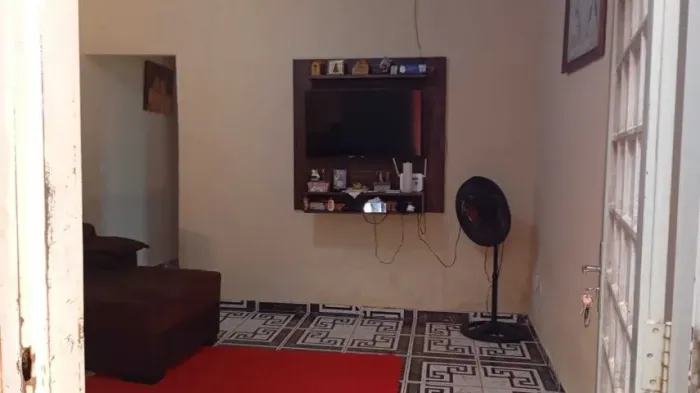 Venda de Casa na Rua Flamboyant quadra 20, Santa Lúcia, Águas Lindas de Goiás