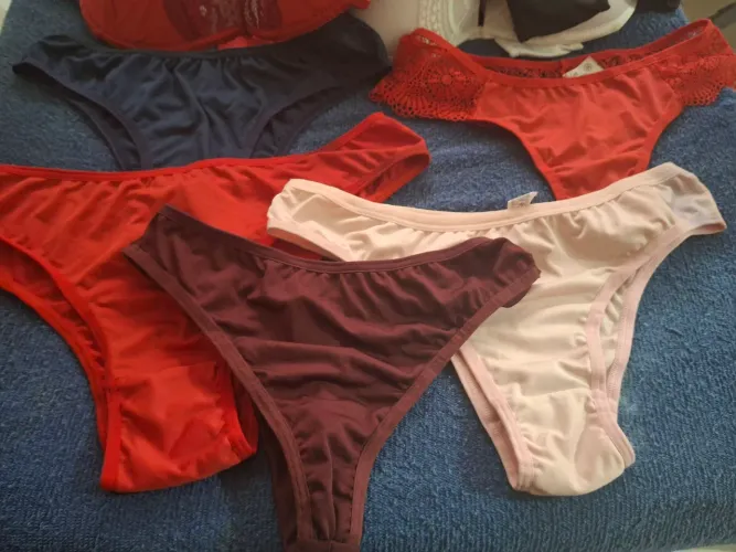 Vende se 2 calcinhas por 15 reais