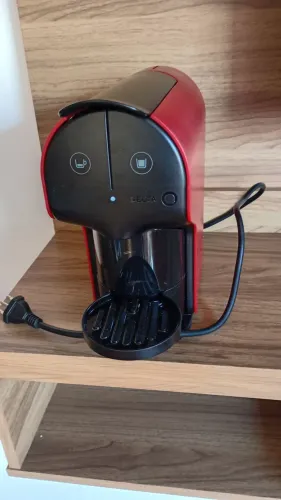 Cafeteira Cápsulas Delta Q semi nova