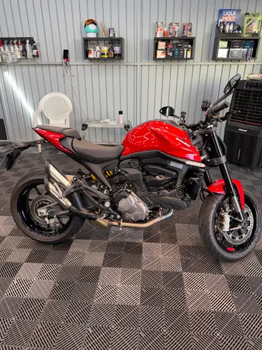 Ducati Monster 937 - 2023 Vermelha - Impecável