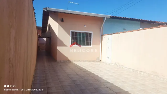 Casa em Rua Luiz Roberto dos Santos - Vila Erminda - Peruíbe/SP