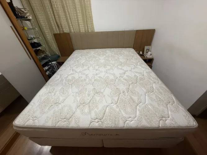 Cama box king com cabeceira 