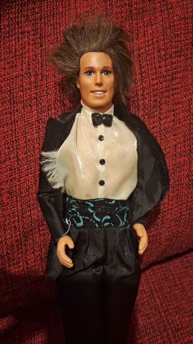 Belíssimo e Antigo boneco Bob Barbie