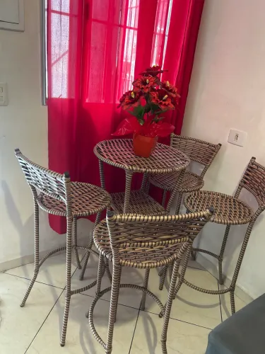Mesa de centro com cadeiras