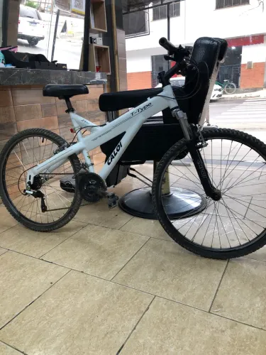 Bicicleta Caloi T-Type 21V aro 26 branca