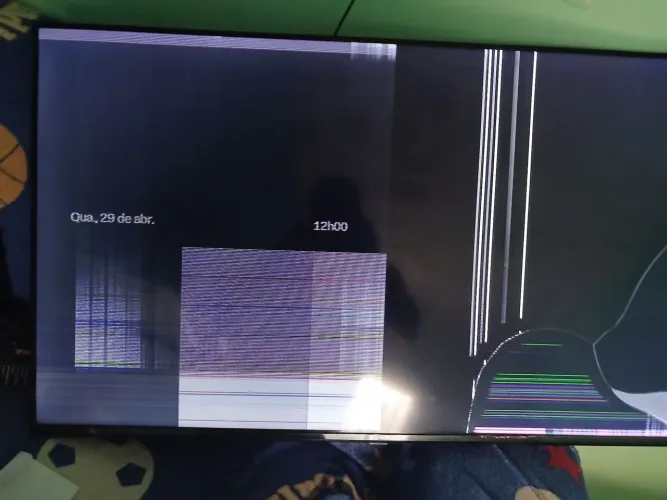 Vendo tv semp 43 polegadas com defeito 70 reais 