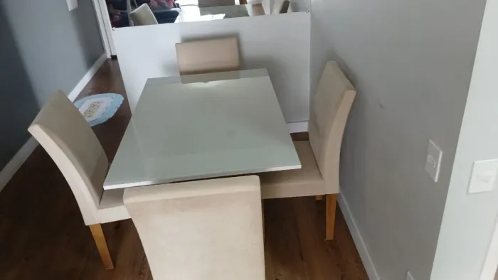 Mesa com 4 cadeiras