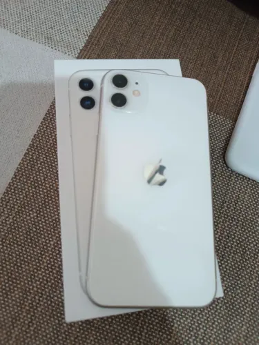 Vendo iPhone 11 todo original com caixa e um cabo 