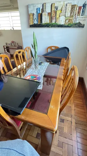 Mesa com 8 cadeiras madeira maçiça