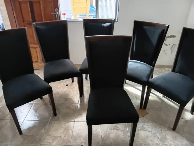 Lindo kit de cadeiras maciças