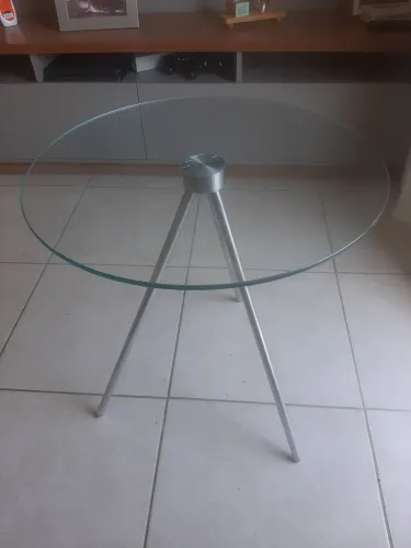 Mesa lateral redonda de vidro 42cm X 53cm Modelo GABRIELA 