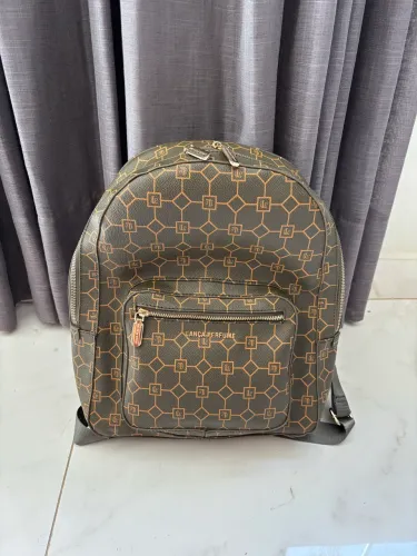 Mochila lança perfume