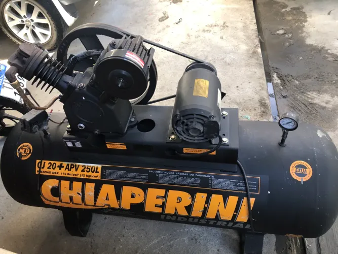 Compressor de Ar CHIAPERINI CJ 20 + APV 250L - 5cv